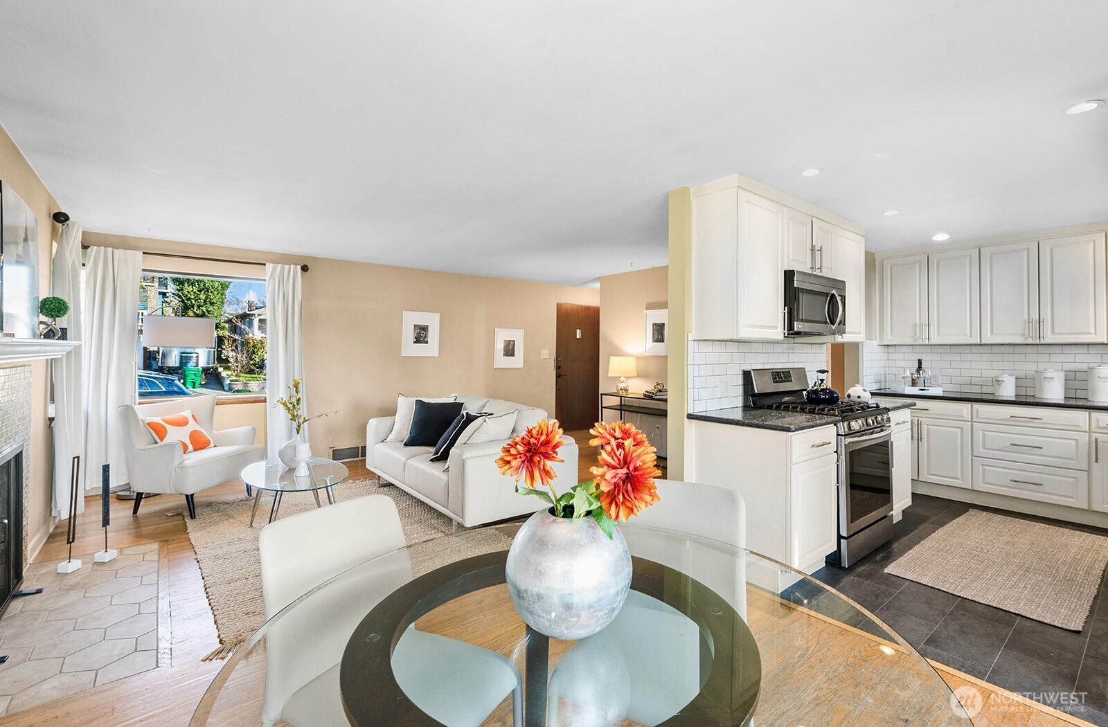 909 N 75th Street , Seattle, WA 98103