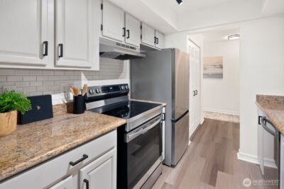 10508 NE 32nd Place #G302, Bellevue, WA 98004 - Photo 12