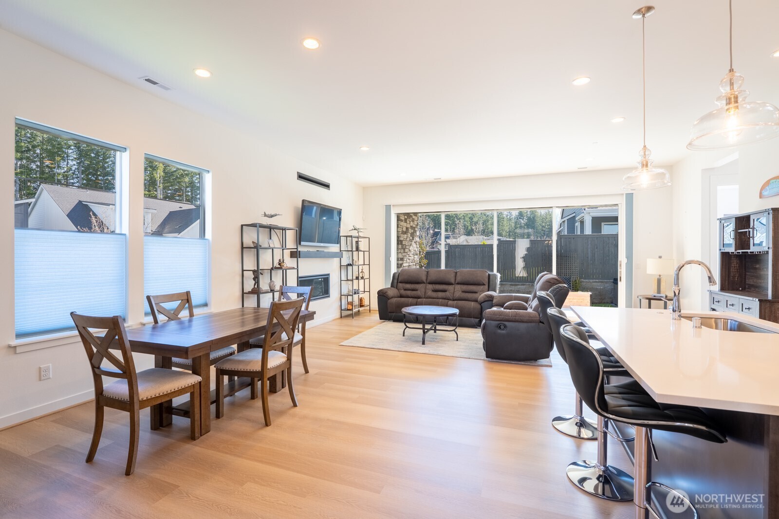 23589 SE Logan Street , Black Diamond, WA 98010