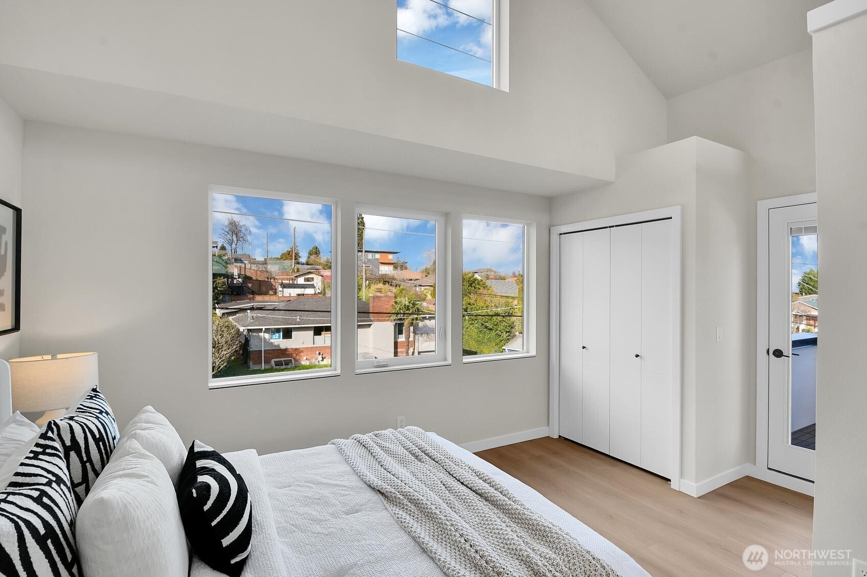 3619 SW Dakota , Seattle, WA 98126