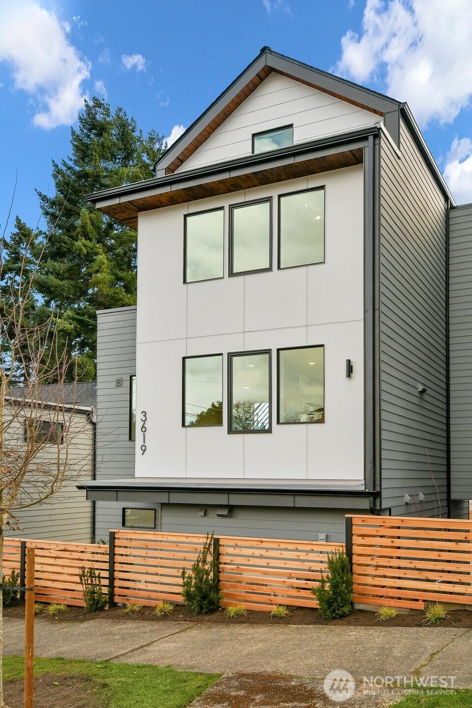 3619 SW Dakota , Seattle, WA 98126
