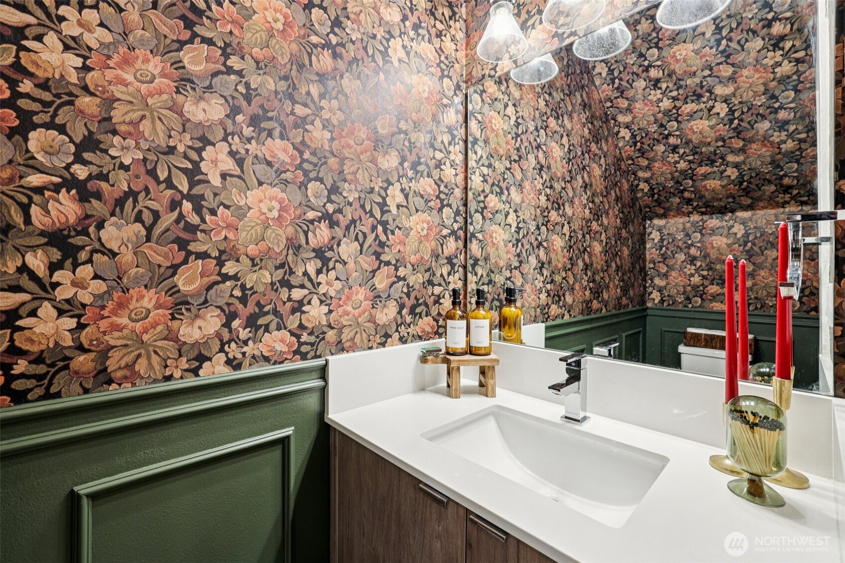 2403 SW Edmunds Street , Seattle, WA 98106