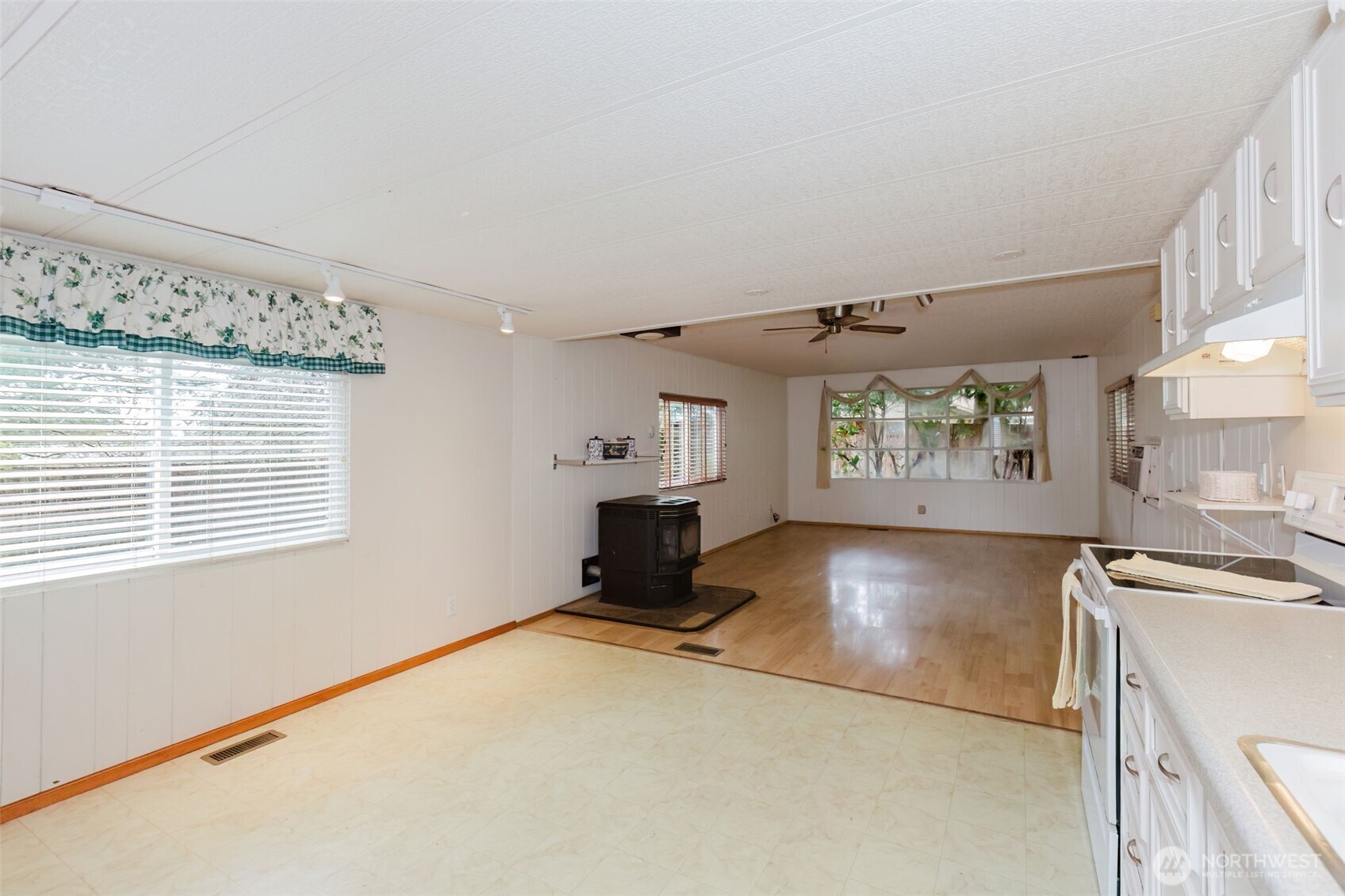 120 NE Larson Lake Lane , Belfair, WA 98528