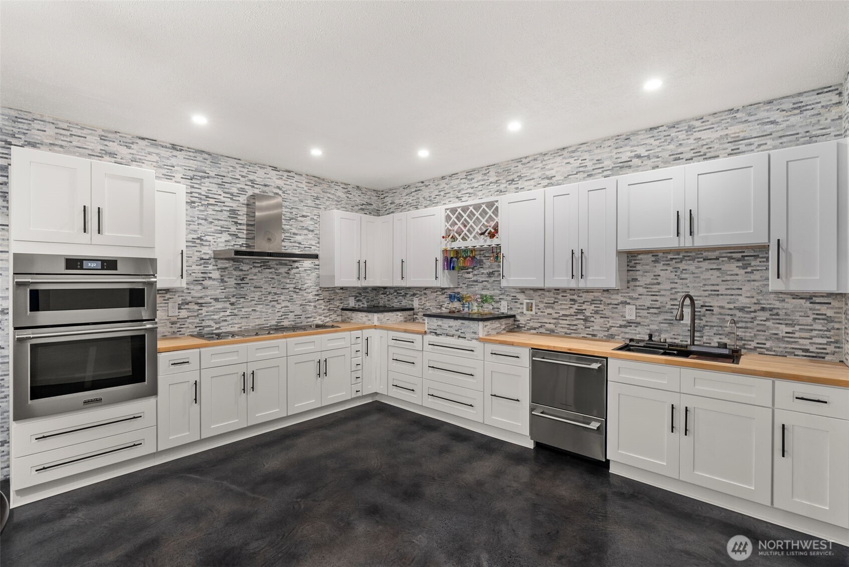 15115 Labrador Lane SW, Rochester, WA 98579