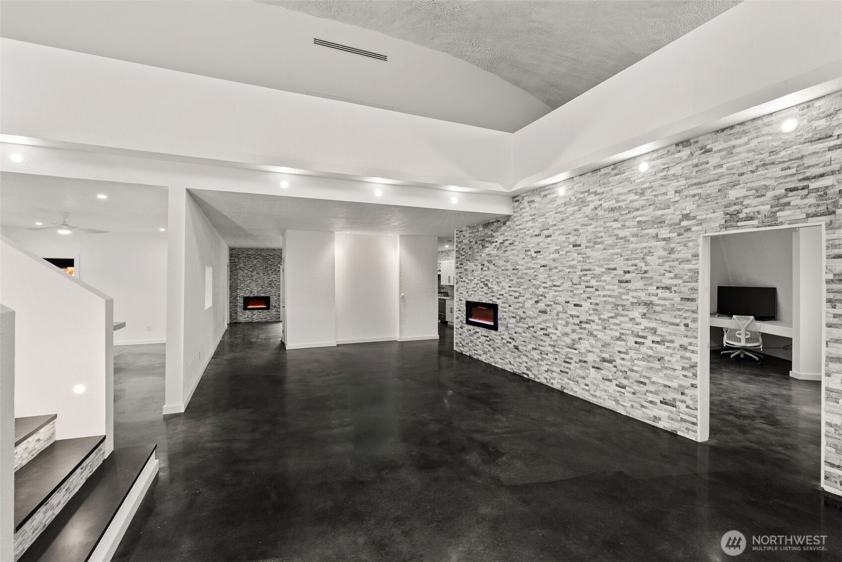 15115 Labrador Lane SW, Rochester, WA 98579