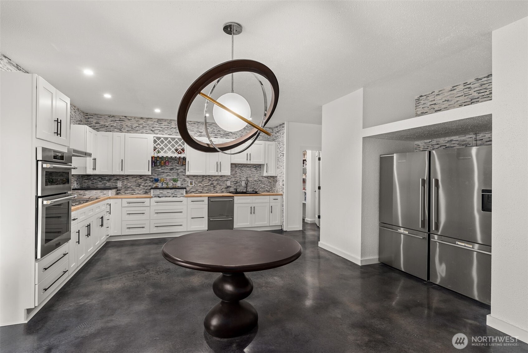 15115 Labrador Lane SW, Rochester, WA 98579