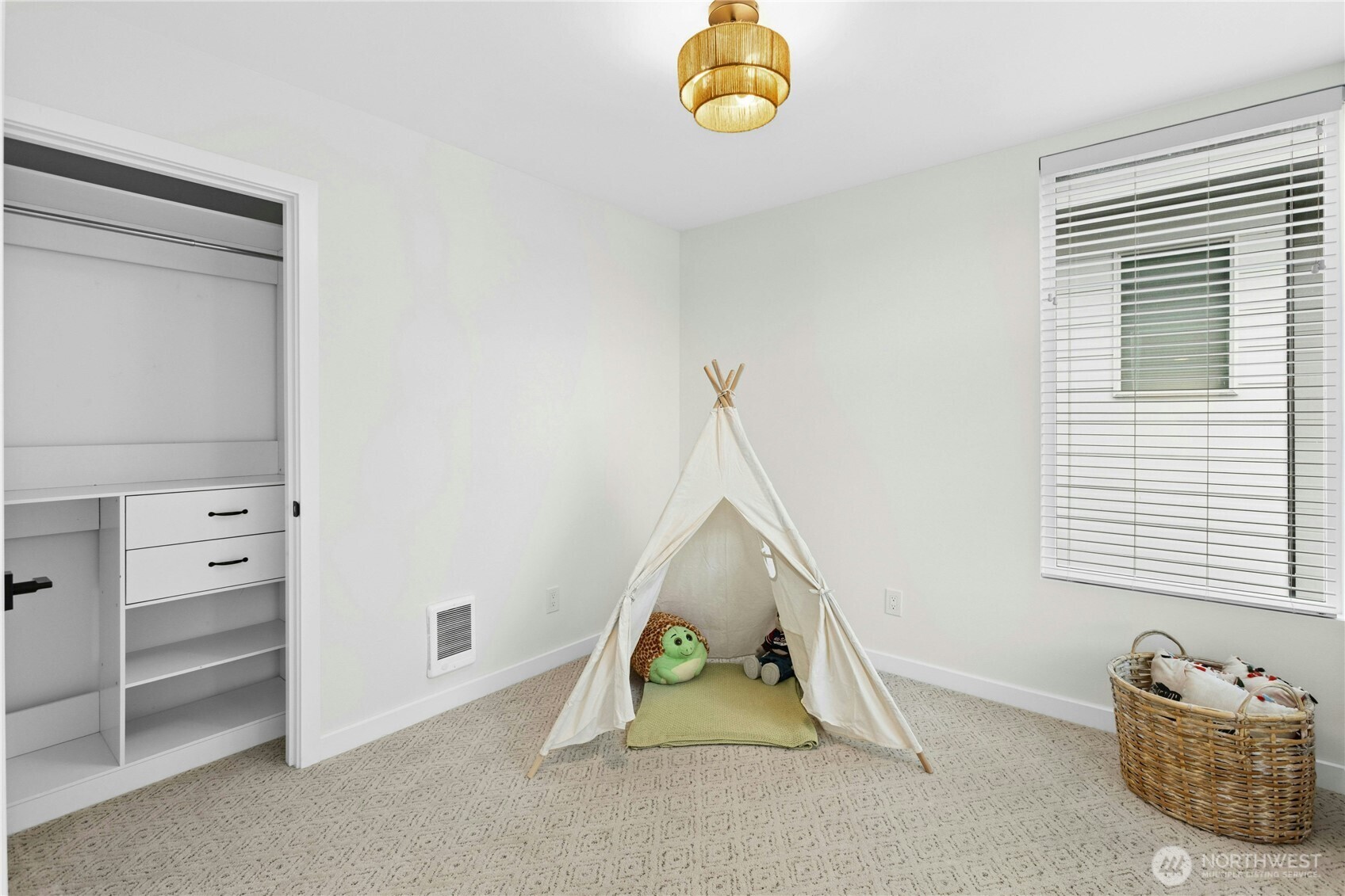 1142 NW 59th Street #B, Seattle, WA 98107