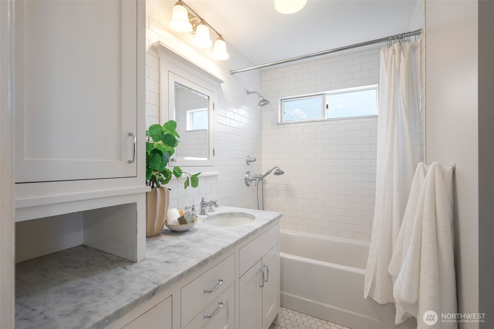 4812 NE 42nd Street , Seattle, WA 98105