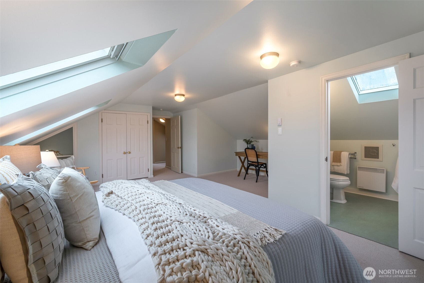 4812 NE 42nd Street , Seattle, WA 98105