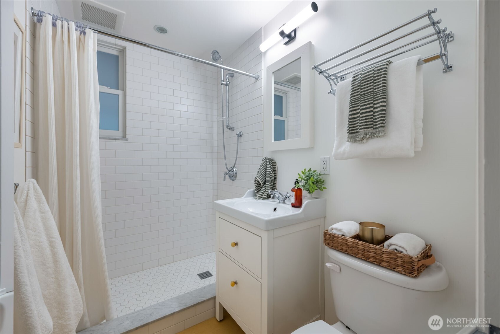 4812 NE 42nd Street , Seattle, WA 98105