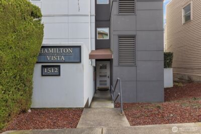 1512 California Avenue SW #302, Seattle, WA 98116-1661