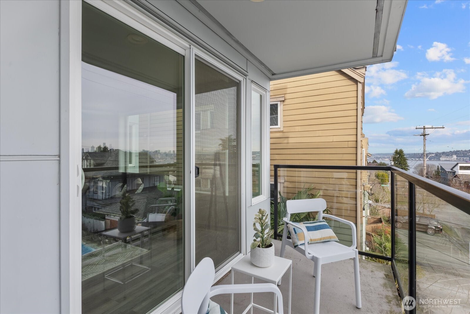 1512 California Avenue SW #302, Seattle, WA 98116-1661