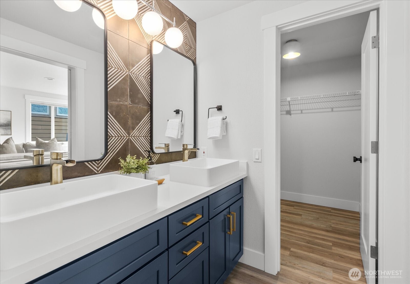 1512 California Avenue SW #302, Seattle, WA 98116-1661