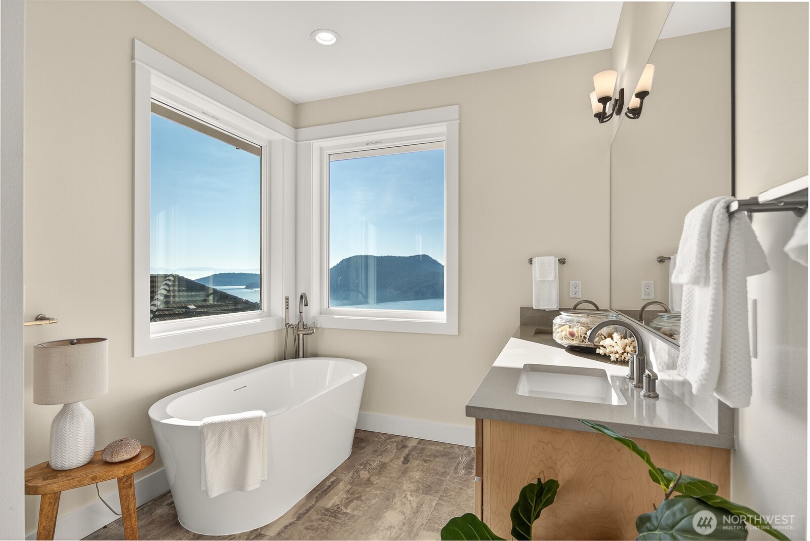 2402 Highland Drive , Anacortes, WA 98221