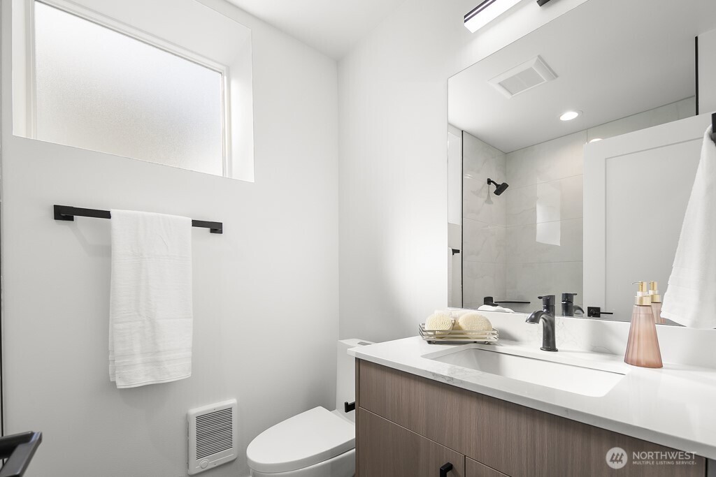 1804 B 28th Avenue S, Seattle, WA 98144