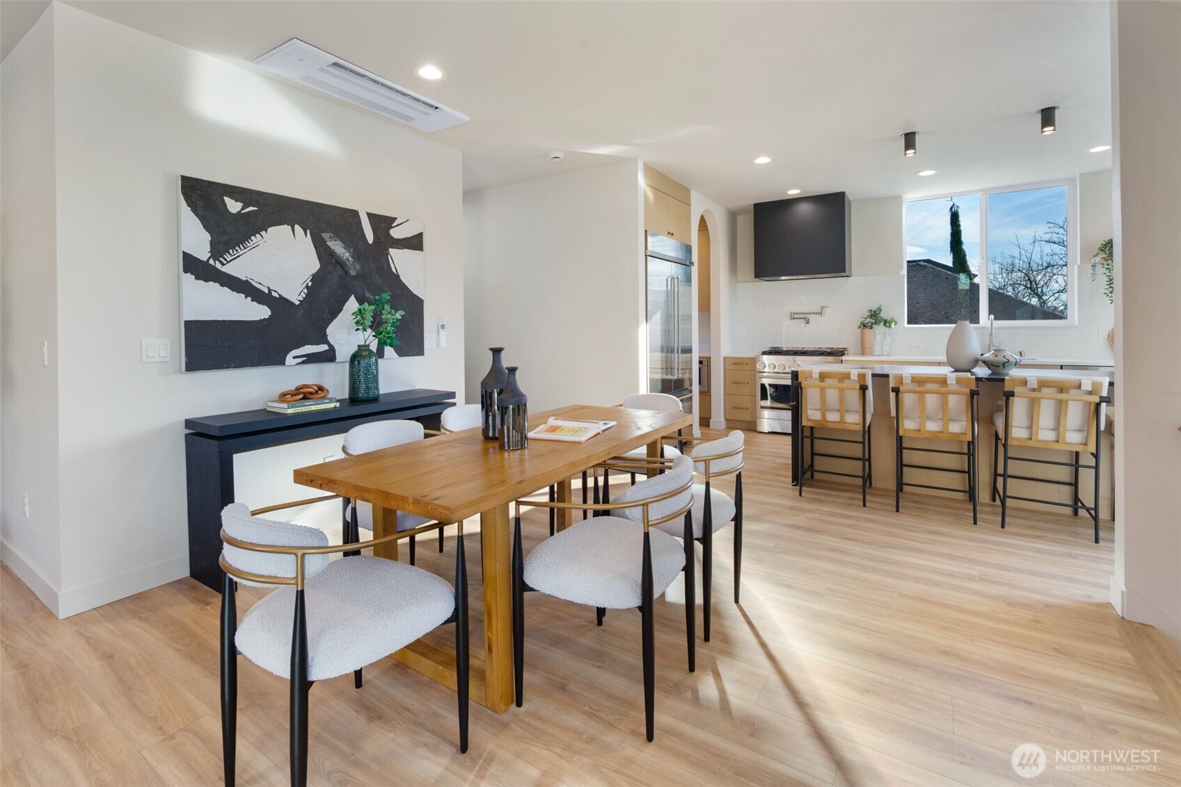 4136 Eastern Avenue N, Seattle, WA 98103