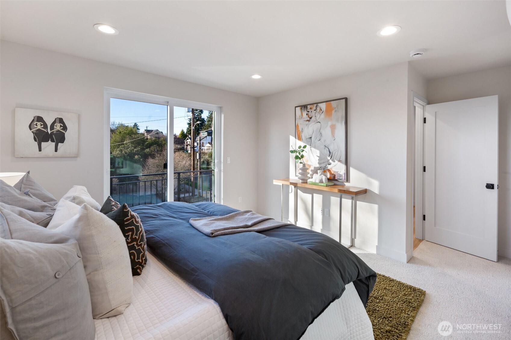 4136 Eastern Avenue N, Seattle, WA 98103