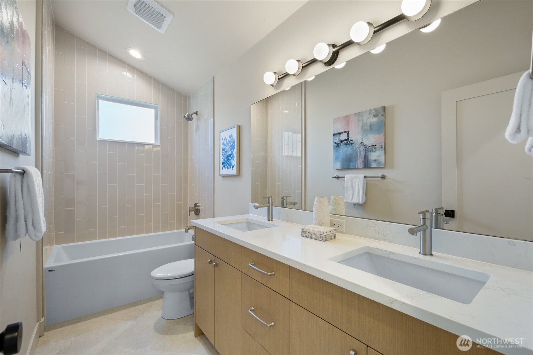 4136 Eastern Avenue N, Seattle, WA 98103