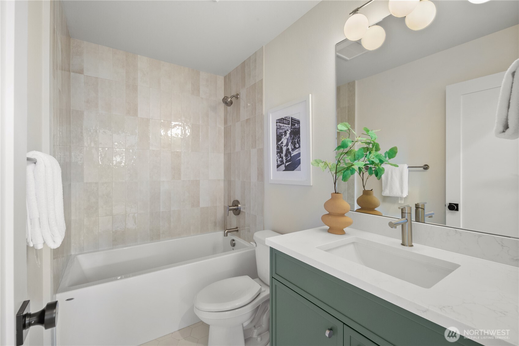 4136 Eastern Avenue N, Seattle, WA 98103