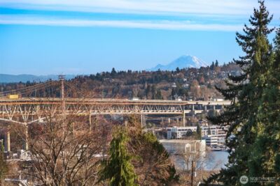 4136 Eastern Avenue N, Seattle, WA 98103 - Photo 37