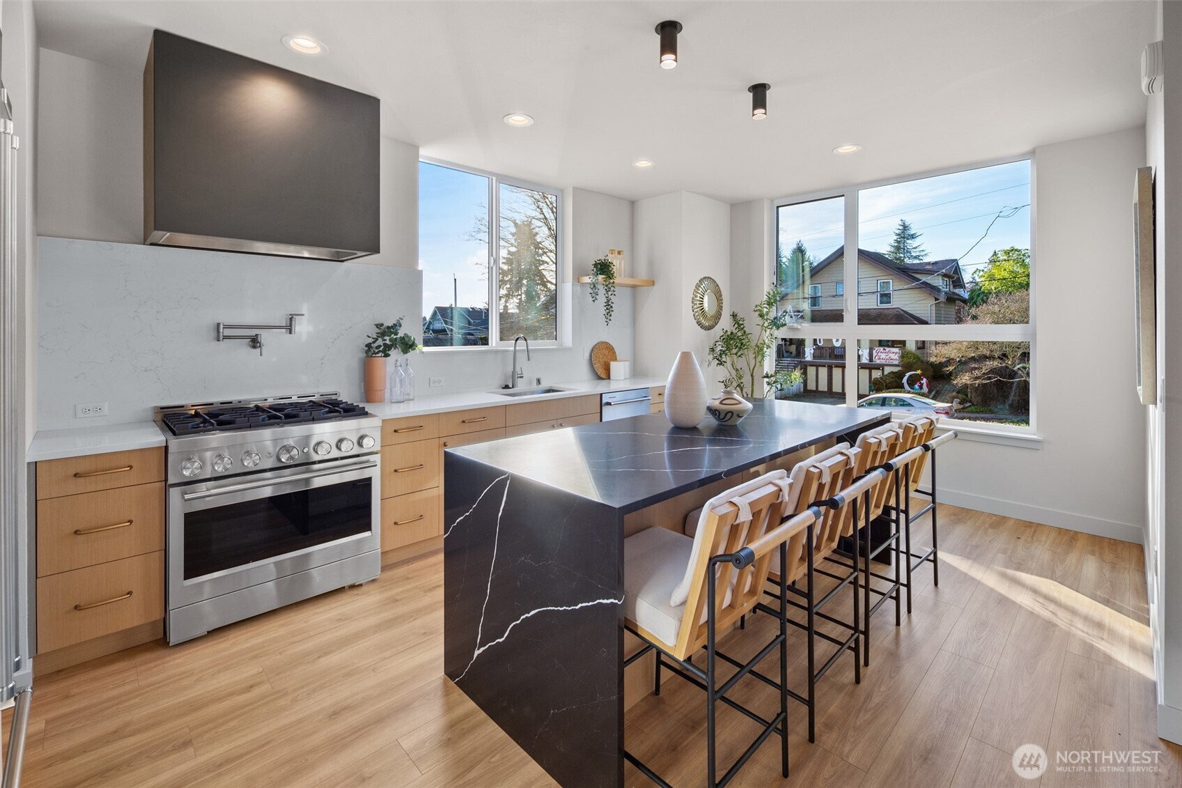 4136 Eastern Avenue N, Seattle, WA 98103