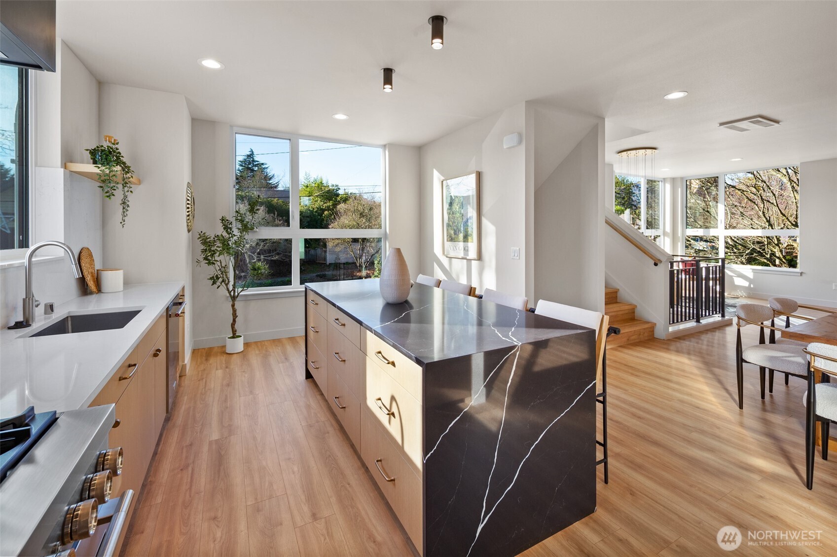 4136 Eastern Avenue N, Seattle, WA 98103