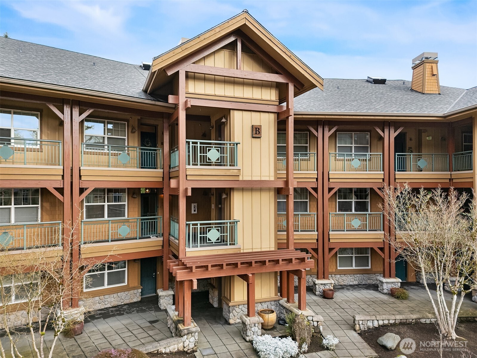 1000 Cabin Creek Lane SW #B204, Issaquah, WA 98027