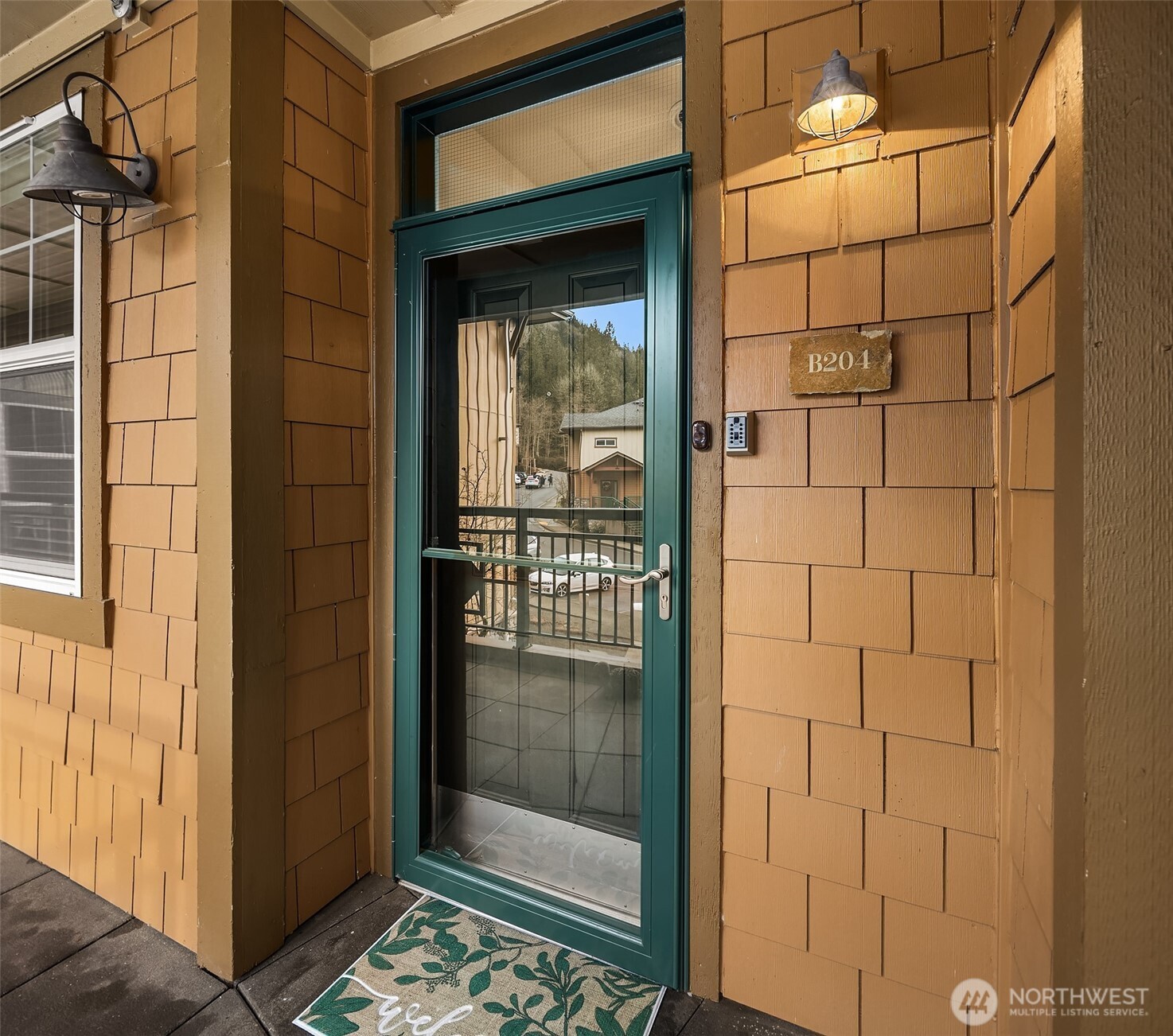 1000 Cabin Creek Lane SW #B204, Issaquah, WA 98027