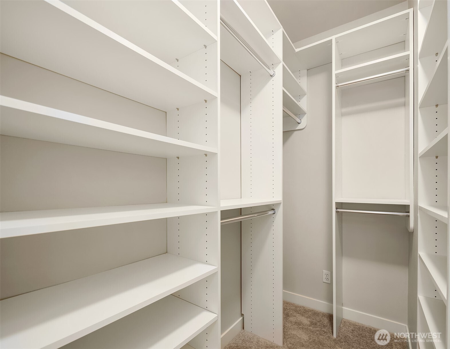 1000 Cabin Creek Lane SW #B204, Issaquah, WA 98027