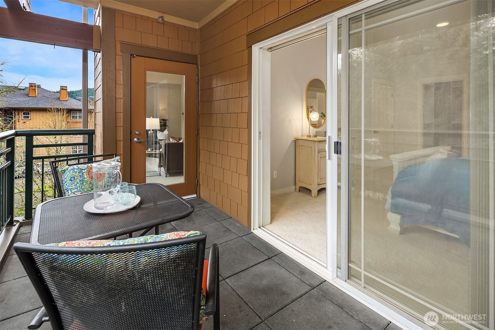 1000 Cabin Creek Lane SW #B204, Issaquah, WA 98027