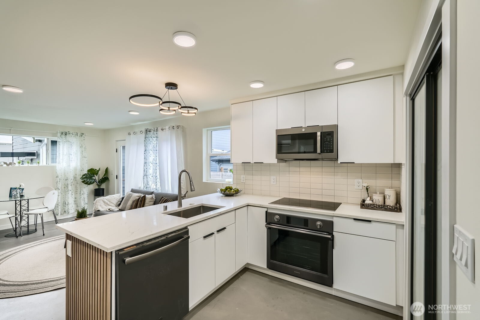 5928 18th Avenue S, Seattle, WA 98108