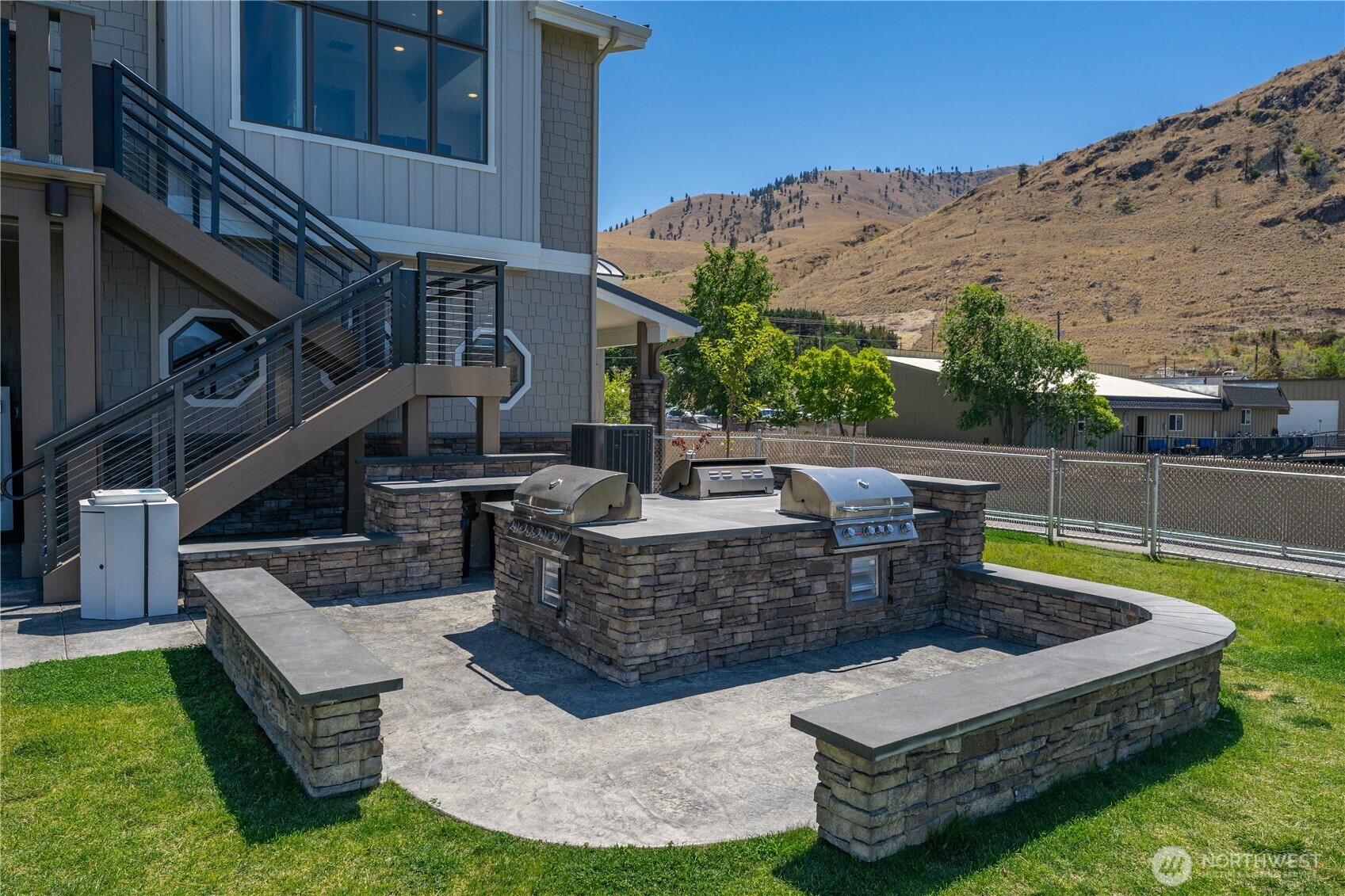 1350 W Woodin Avenue #CDE1&2, Chelan, WA 98816