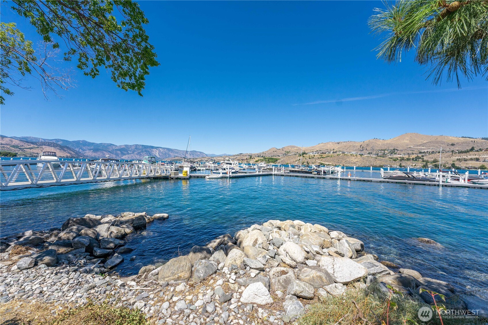 1350 W Woodin Avenue #CDE1&2, Chelan, WA 98816