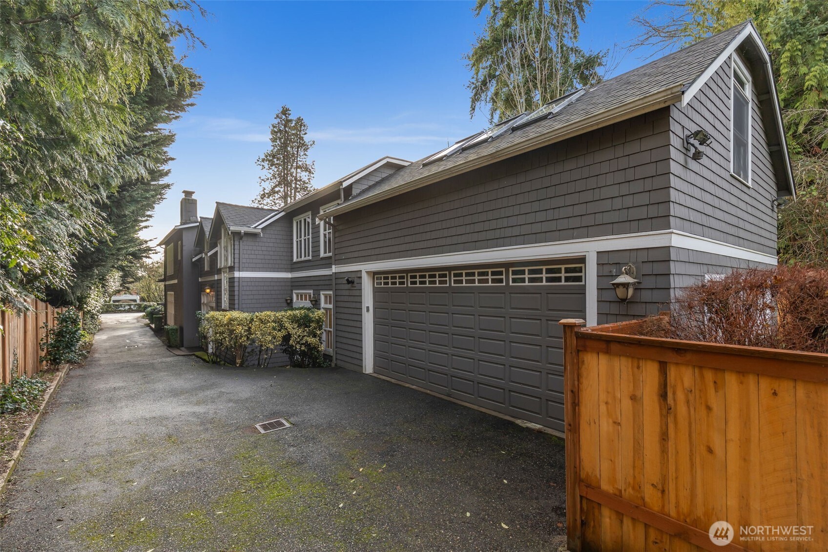 7626 NE 8th Street , Medina, WA 98039