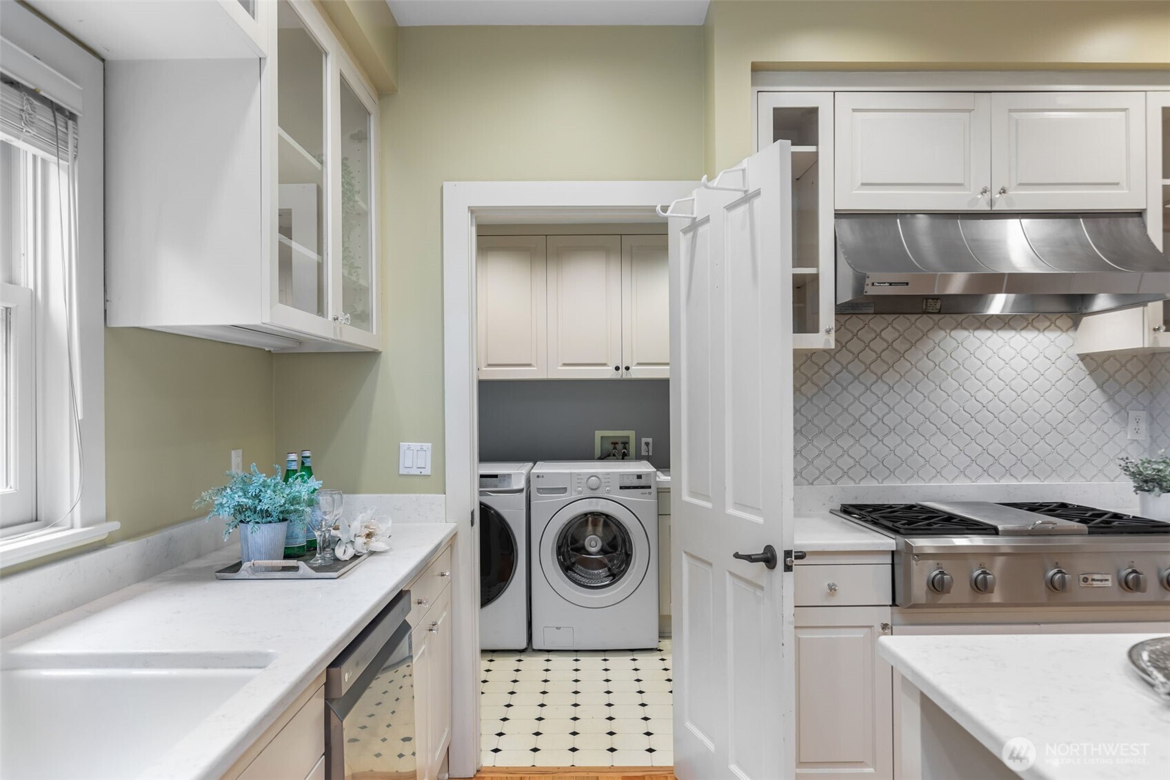 7626 NE 8th Street , Medina, WA 98039