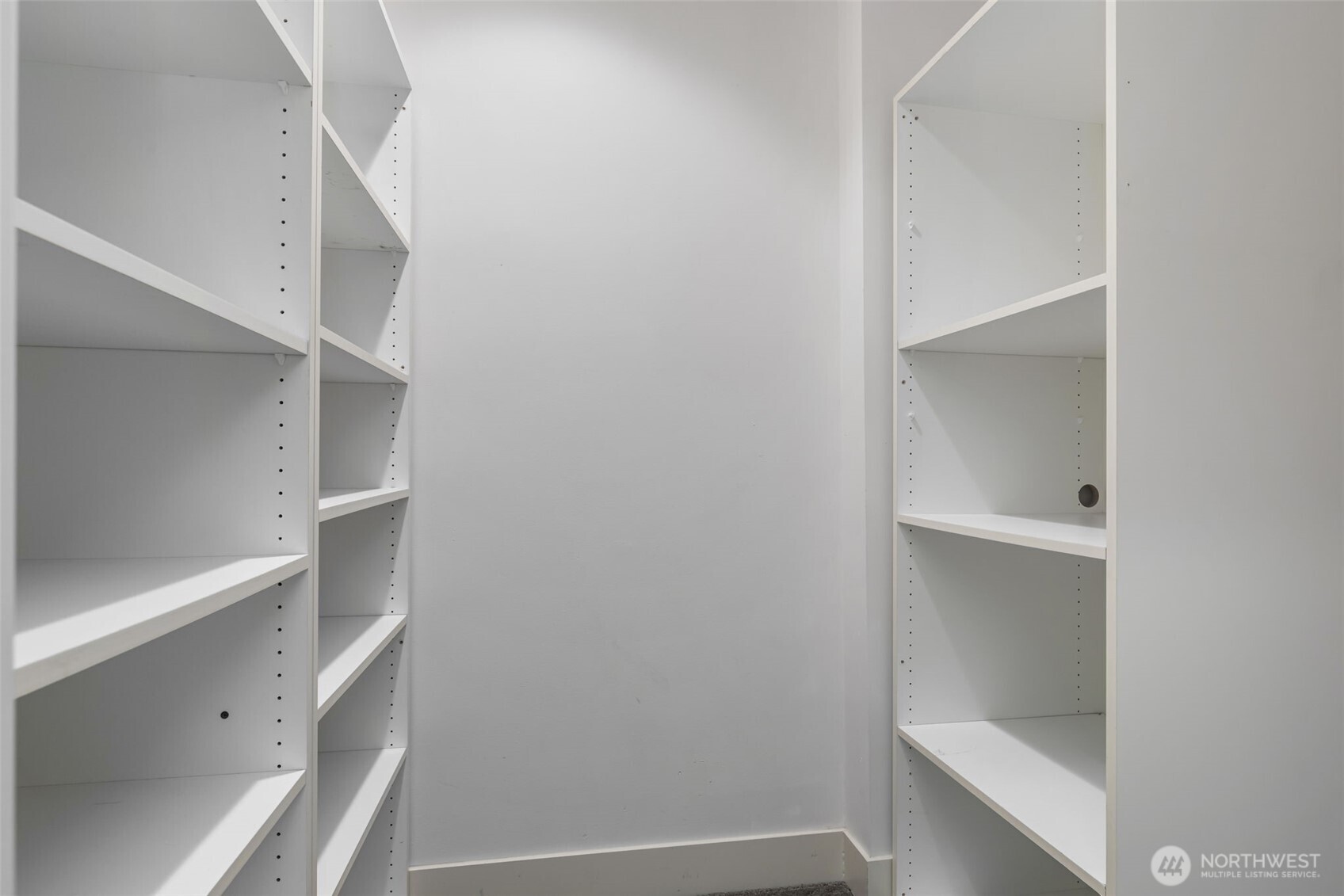 7626 NE 8th Street , Medina, WA 98039