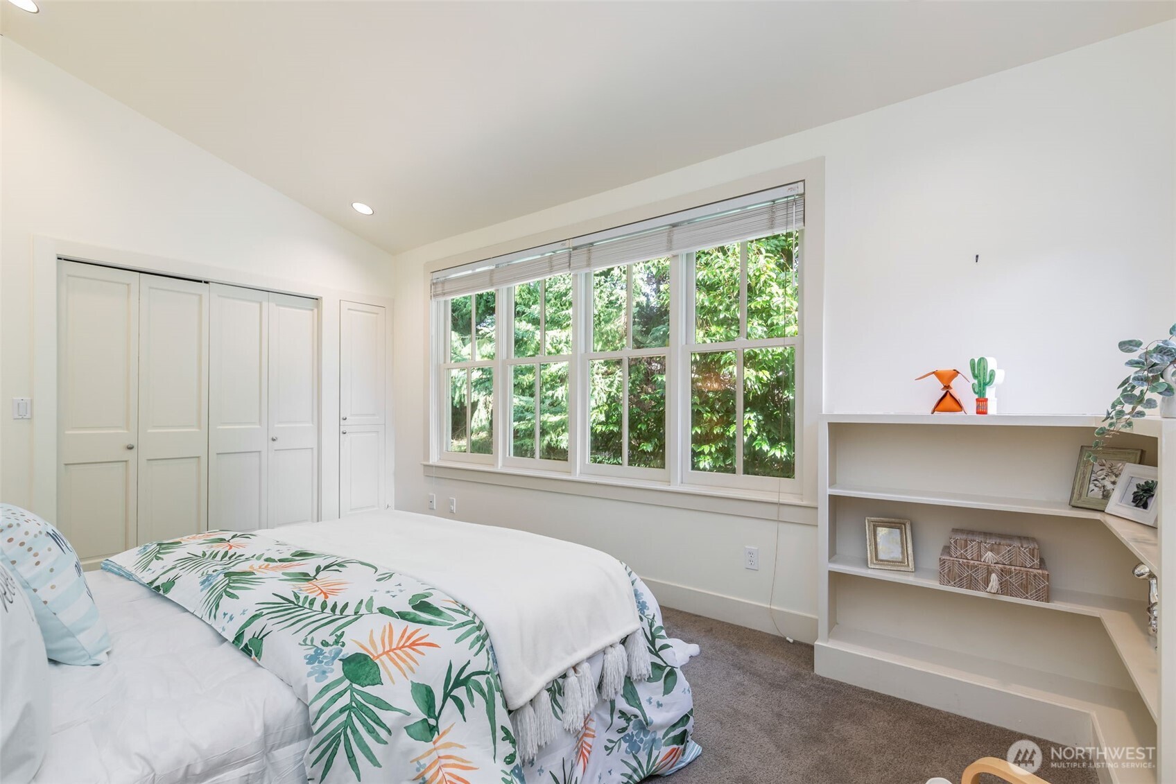 7626 NE 8th Street , Medina, WA 98039