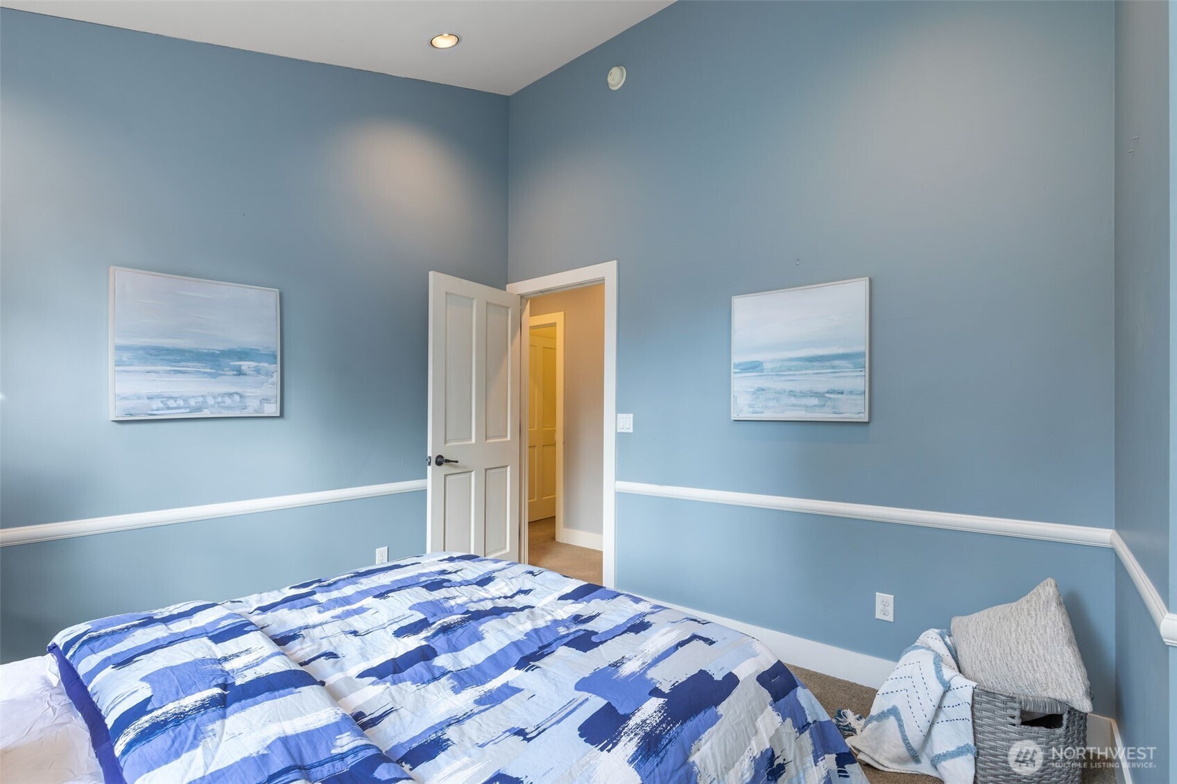 7626 NE 8th Street , Medina, WA 98039