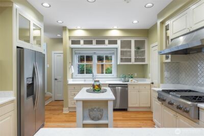 7626 NE 8th Street , Medina, WA 98039 - Photo 9