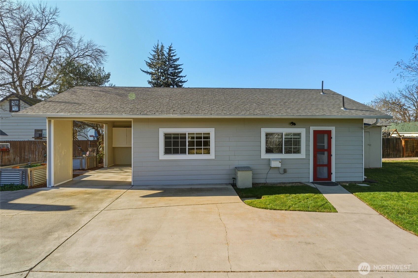 22 NW B Street , College Place, WA 99324