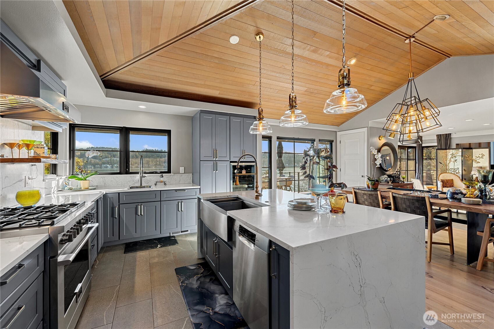 5425 96th Avenue SE, Mercer Island, WA 98040