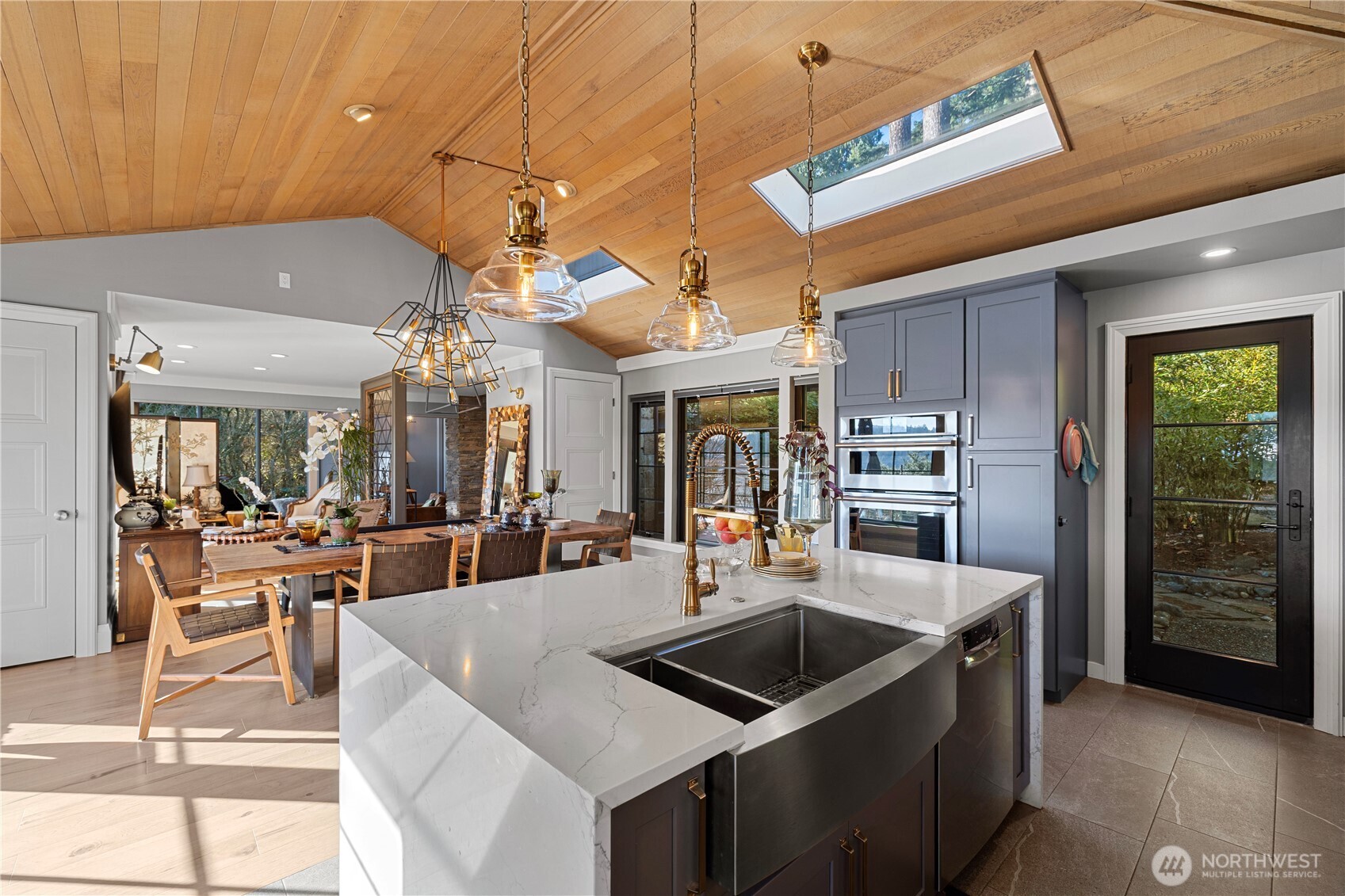 5425 96th Avenue SE, Mercer Island, WA 98040