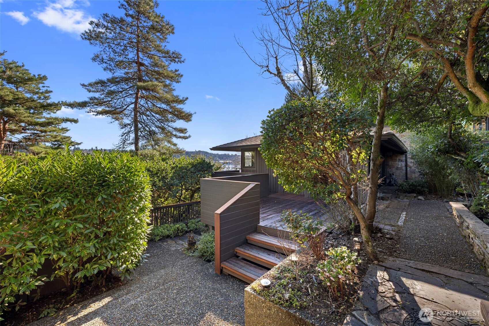 5425 96th Avenue SE, Mercer Island, WA 98040