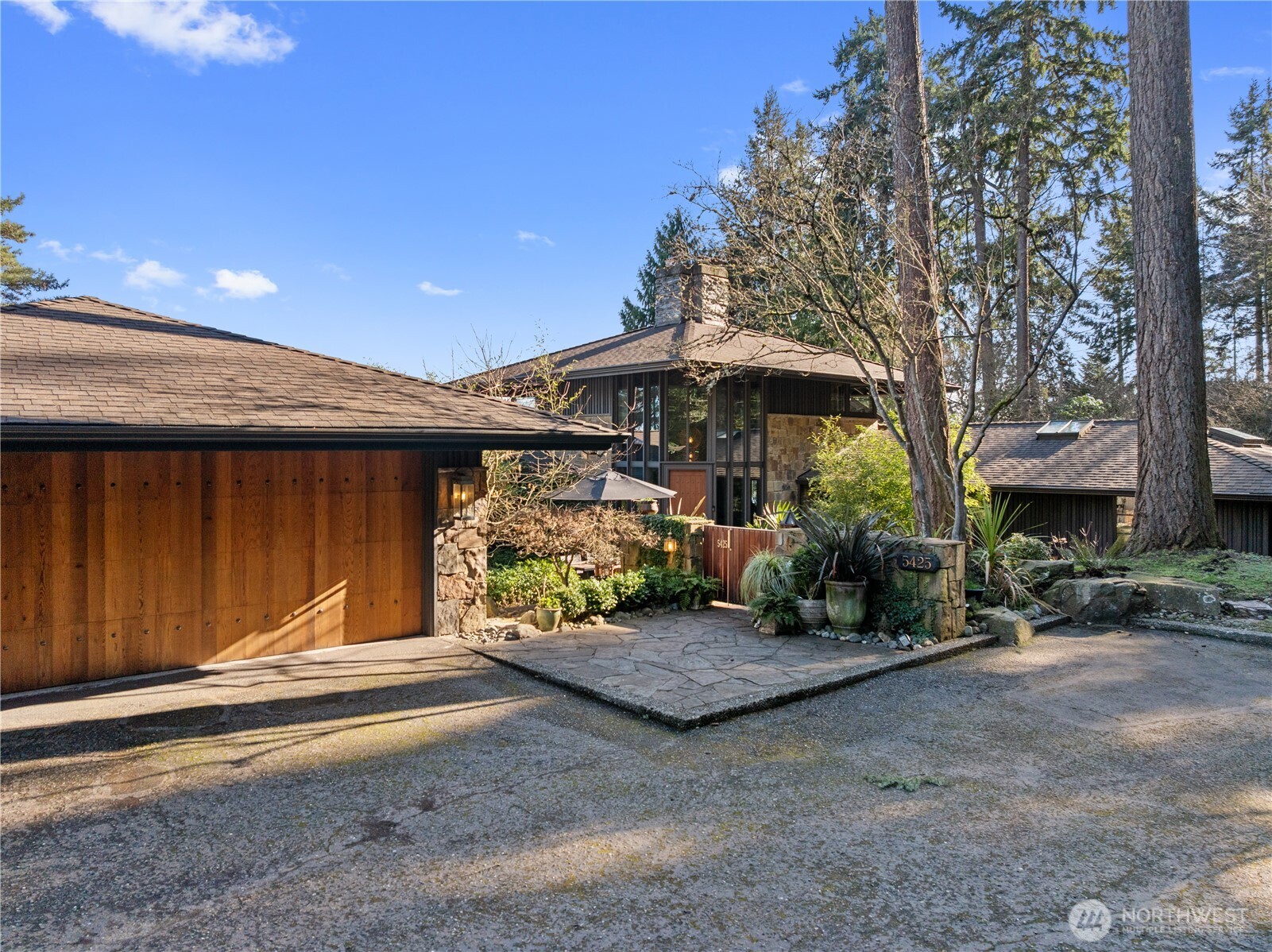 5425 96th Avenue SE, Mercer Island, WA 98040
