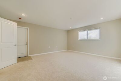 17217 NE 14th Street , Bellevue, WA 98008 - Photo 32