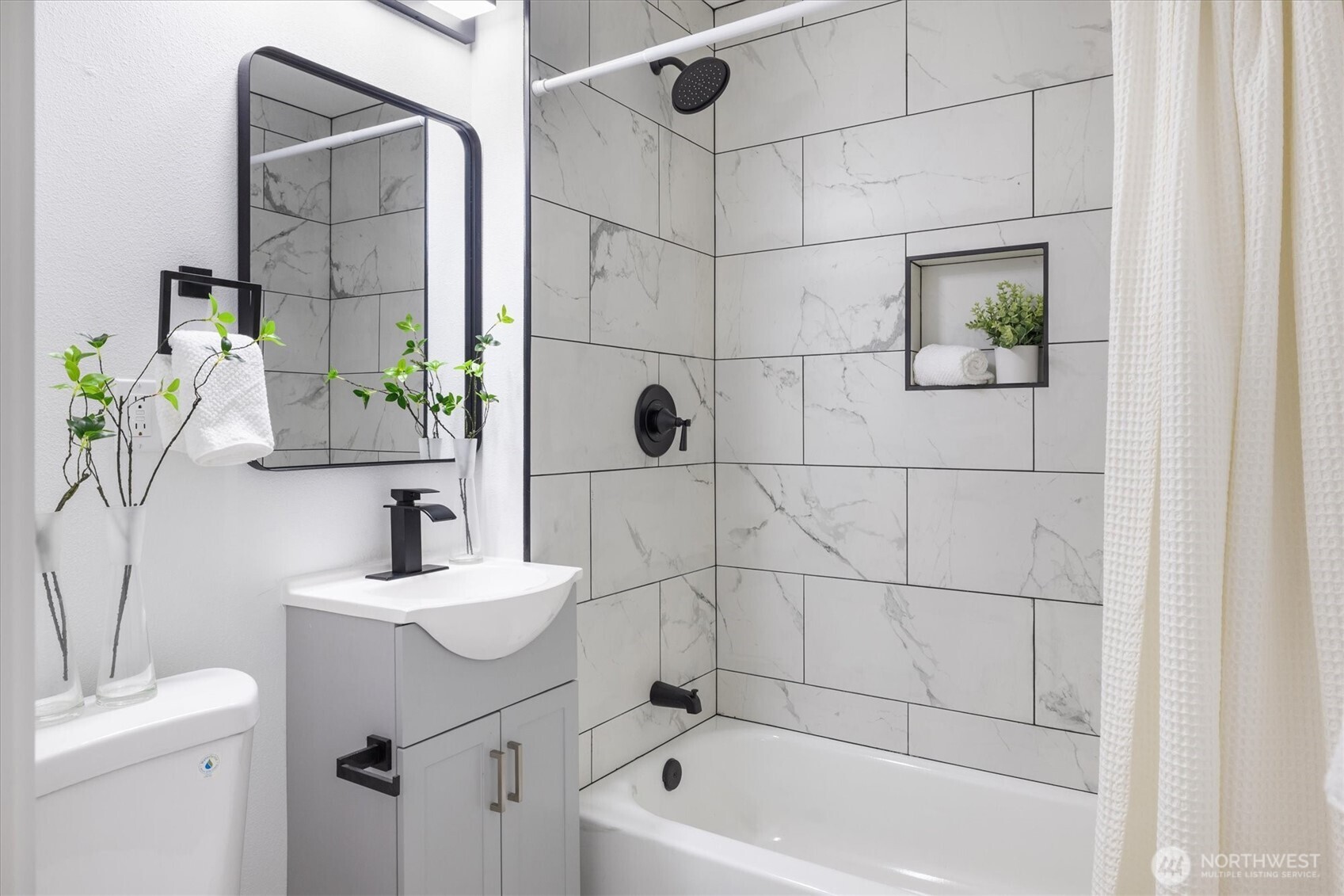 4611 S Reade St , Tacoma, WA 98409