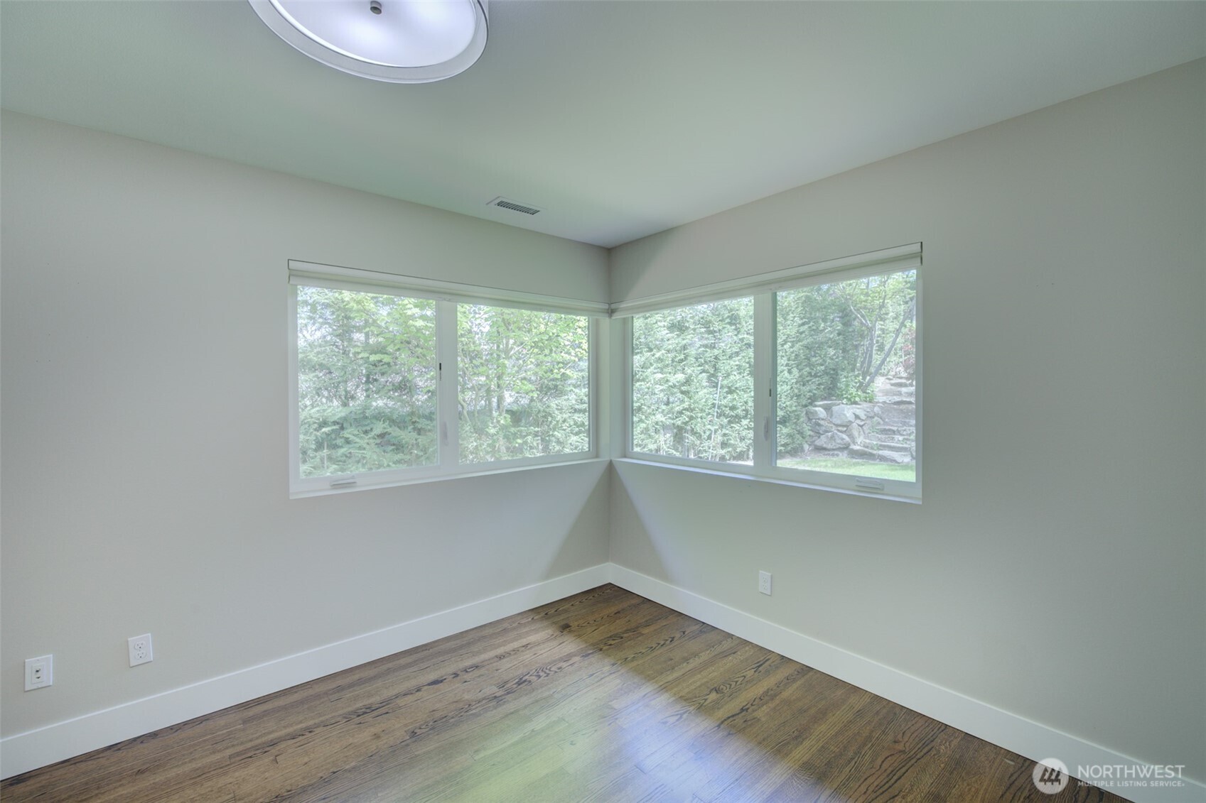 9160 NE 19th Street , Clyde Hill, WA 98004