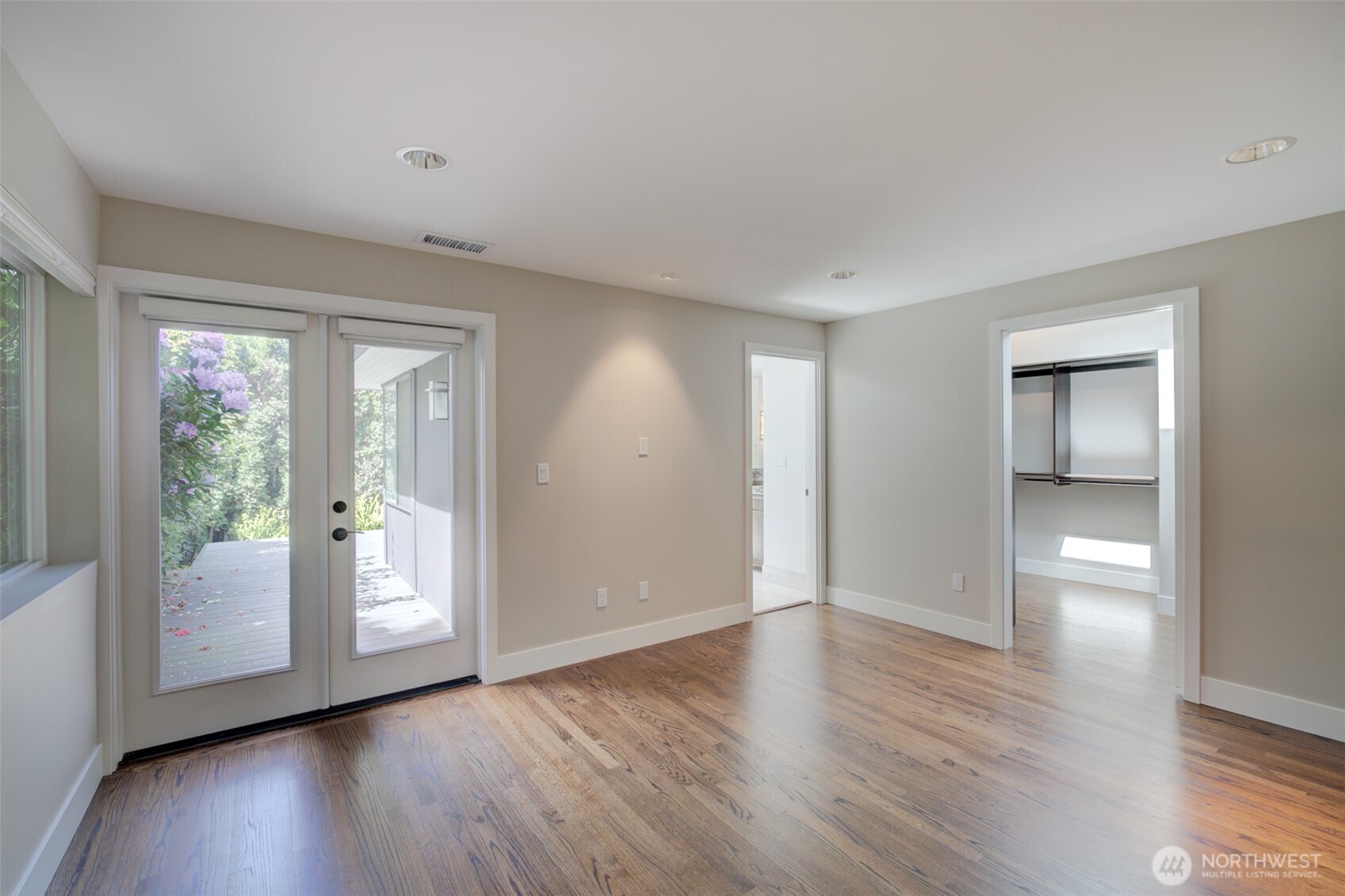 9160 NE 19th Street , Clyde Hill, WA 98004