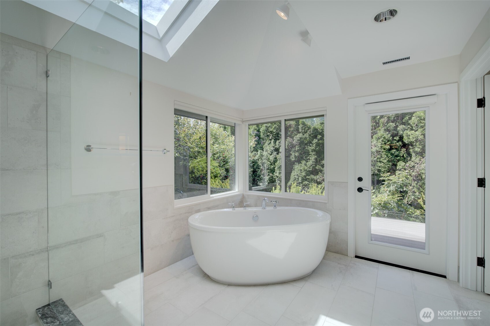 9160 NE 19th Street , Clyde Hill, WA 98004