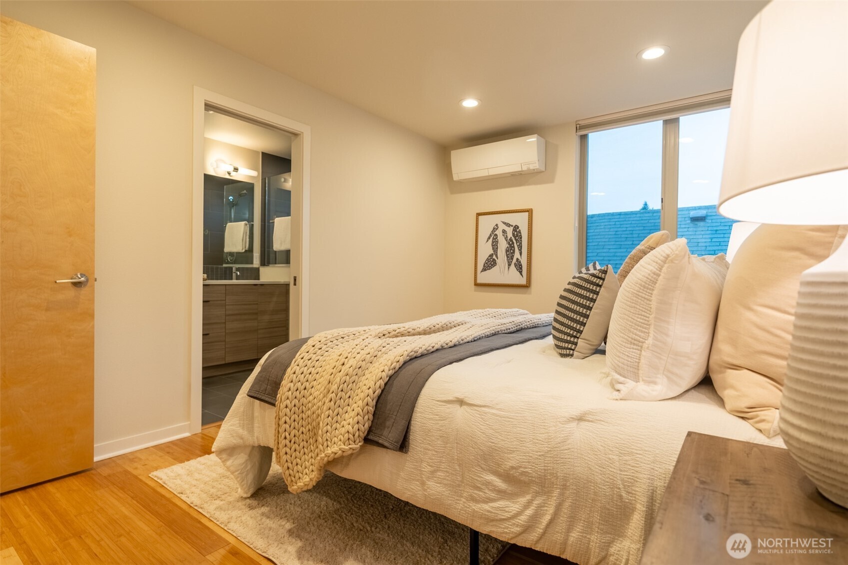 4413 Meridian Avenue N, Seattle, WA 98103